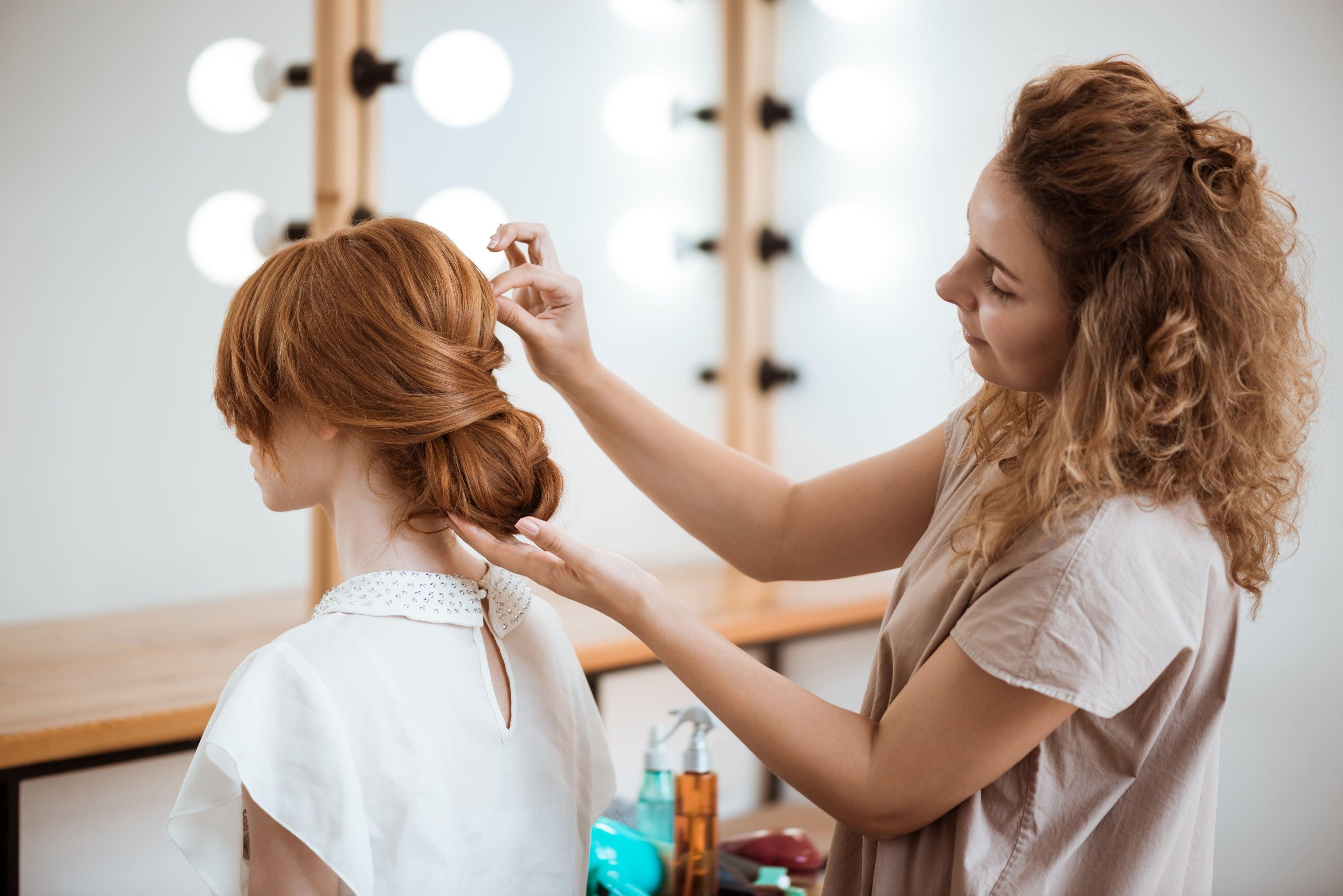 Dynamic Career: Discover the Advantages and Essential Products for Mobile Hairdressers - Vitta Gold Cosmetics